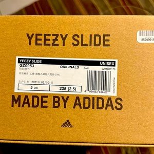 Brand new never worn they are too small.